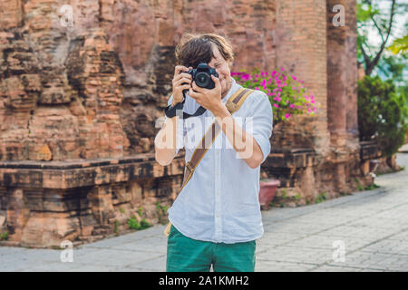 Mann Tourist in Vietnam. Po Nagar Cham Tovers. Asia Travel Konzept. Stockfoto