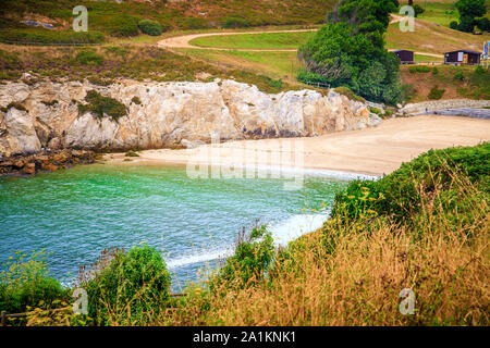 Blick von oben lapas Strand in der Nähe der berühmten Turm des Herkules in Galizien, Spanien Stockfoto