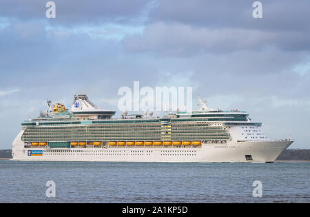 Royal Caribbean Cruise Ship Unabhängigkeit der Meer Bild verlässt Southampton, Großbritannien Stockfoto