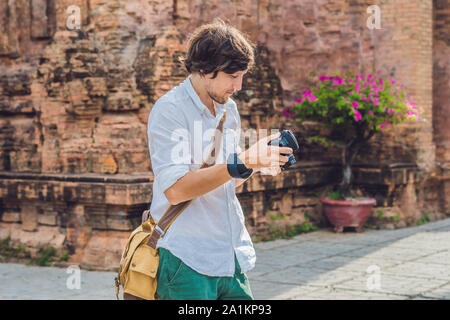 Mann Tourist in Vietnam. Po Nagar Cham Tovers. Asia Travel Konzept. Stockfoto