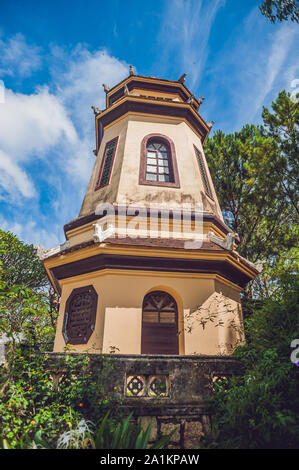 Vietnam, Dalat - 9. Mai 2017: Linh Son Pagode in Da Lat, Vietnam. Dalat's Wahrzeichen, buddhistischer Tempel Stockfoto