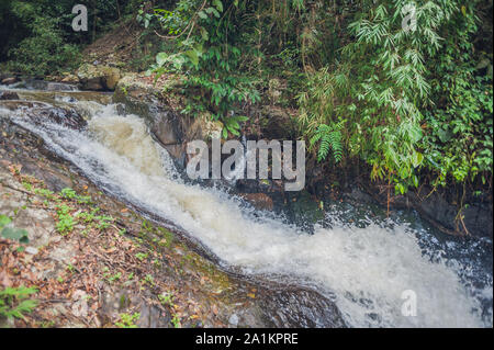 Wunderschöner Wasserfall von Datanla in der Bergstadt Dalat, Vietnam Stockfoto