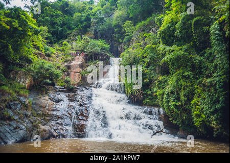 Wunderschöner Wasserfall von Datanla in der Bergstadt Dalat, Vietnam Stockfoto