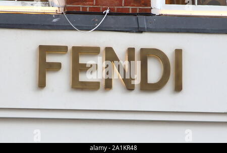 September 26, 2019, London, Vereinigtes Königreich: Fendi Store in den Luxus, Mode und Schmuck Shopping Bereich auf dem Londoner New Bond Street. (Bild: © Keith Mayhew/SOPA Bilder über ZUMA Draht) Stockfoto