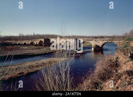 PUENTE del Paso Honroso en Hospital de Orbigo - SIGLOS XII-XIV. Lage: an der Außenseite. HOSPITAL DE ORBIGO. LEON. Stockfoto