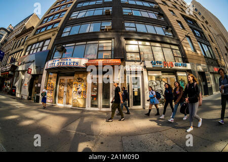 Immobilien entlang der 14th Street Gang an der Grenze von Greenwich Village und Chelsea in New York am Donnerstag, September 19, 2019 (© Richard B. Levine) Stockfoto