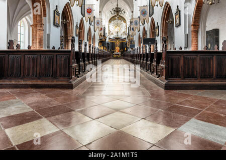 Danzig, Polen - Sept 18, 2019: Der Altar in der Kathedrale von Oliwa in Danzig, in der Basilika der Heiligen Dreifaltigkeit, Jungfrau Maria und der hl. Bernhard, Polen. Stockfoto