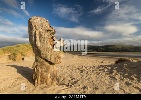 Moai Skulptur, Ynys-y-Brawd Dünen, Barmouth Stockfoto