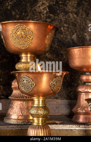 Kupfer Kerze in Thiksey Kloster in Ladakh, Indien Stockfoto