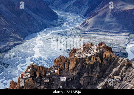 Dhankar Kloster thront auf einer Klippe im Himalaya, Indien Stockfoto