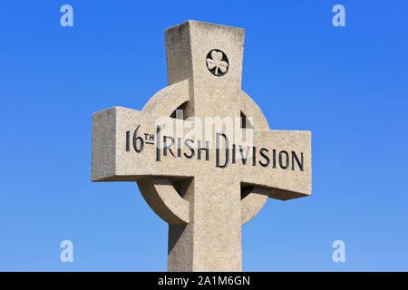 Keltisches Kreuz zum Gedenken an den 16. (Irish) Abteilung, die das Dorf von wijtschate am 7. Juni 1917 bei Wytschaete Soldatenfriedhof erfasst Stockfoto