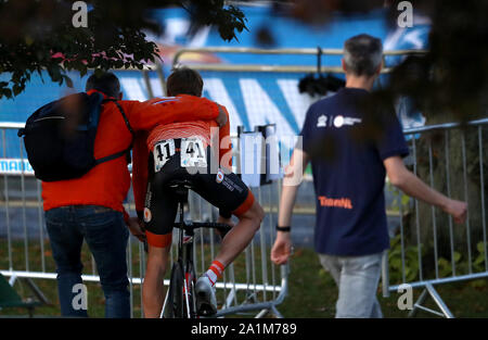 Die Niederlande" Nils Eekhoff ist zurück zu dem Titel nach vom ersten Platz bei den Männern unter 23 Straße Rennen von Doncaster nach Harrogate ausgeschlossen werden, geholfen. Stockfoto