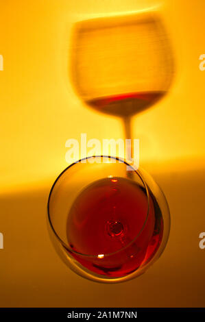 Close-up Glas Rotwein Stockfoto