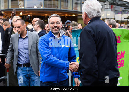 Der ehemalige Innenminister Herbert Kickl während einer Wahlkampfveranstaltung der rechten Freiheitlichen Partei Österreichs (FPÖ) vor den Sonntag snap Parlamentswahlen. Am 29. September 2019 Parlamentswahlen stattfinden als Ergebnis einer versteckte-Kamera Aufnahmen, wo die OeVP der Koalitionspartner, die rechtsextreme Freiheitliche Partei (FPÖ) wurde in einen Korruptionsskandal gefangen und brachte die Regierung übernehmen. Stockfoto