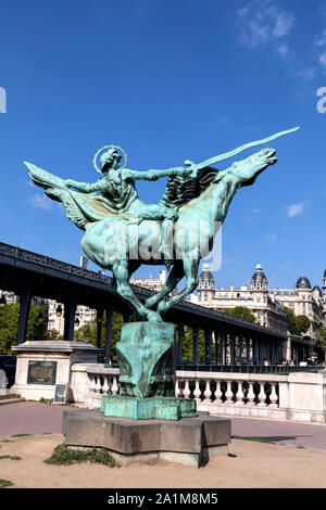 La France renaissante" Statue von dänischen Bildhauer Holger Wederkinch, Bir-Hakeim Brücke, Paris, Frankreich Stockfoto