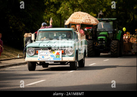 Deutschland, Baden Württemberg, Niederstetten. September 2019. Die traditionelle Parade als Teil der herbstlichen Ernte Fest, in Deutsch: Herbstfest. Dekoriert Dod Stockfoto