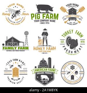 American Farm und Honey Bee Farm Abzeichen oder Label. Vektor. Vintage Typografie Design mit Biene, honigwabe Stück, Hive, Huhn, Schwein, Kuh und Bauernhof Silhouette. Elemente auf das Thema farm Business. Stock Vektor