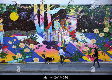 New York, NY, USA - 27. September, 2019: Blick auf die feine Kunst Gemälde von Tomokazu Matsuyama auf der Bowery Wandbild Wand an der Ecke der Houston Street ein Stockfoto