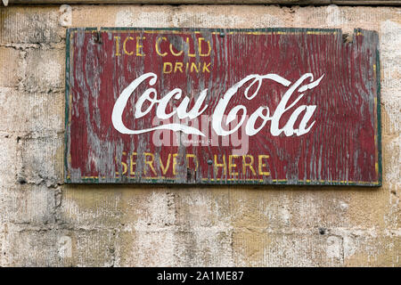 Alte Coca-Cola-Schild an einem Gebäude in der Innenstadt von San Angelo, der Sitz der Tom Green County, Texas Stockfoto