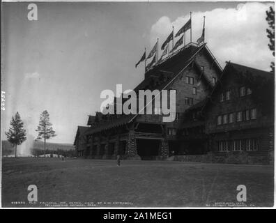 Old Faithful Inn, Detailansicht N.W. Eingang, Yellowstone National Park Stockfoto