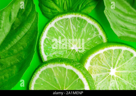 Frische Kalk treibt mit Limonen Folien Stockfoto