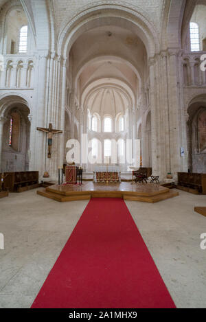 Saint-Martin-de-Boscherville, Seine-Maritime/Frankreich - 13. August 2019: Innenansicht der Abtei von Saint-Georges Kirche in Boscherville mit dem Hi Stockfoto