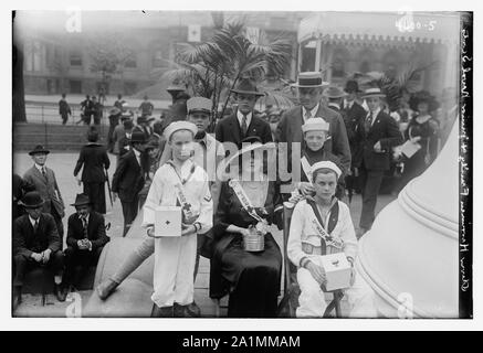 Oliver Harriman Familie & Junior Marine Scouts Stockfoto