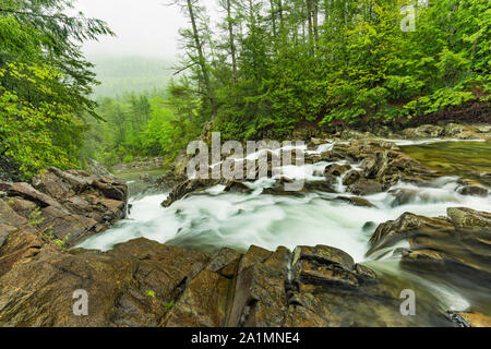 Split Rock fällt auf das boquet Fluss im Frühjahr, Adirondack Mountains, Essex County, NY Stockfoto