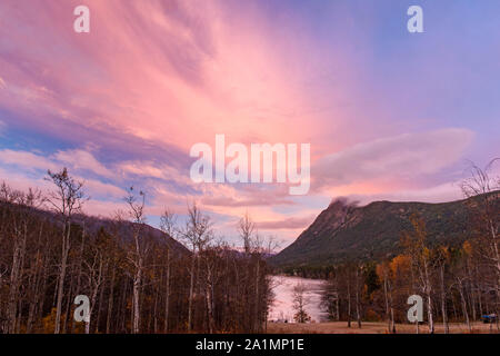 Dämmerung Himmel über dem Chilko River, Chilcotin Wildnis, British Columbia, Kanada Stockfoto