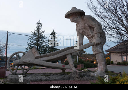 Eine von mehreren bemerkenswerten Attraktionen am Straßenrand: riesige, Beton Statuen von einem lokalen Auburn, Kalifornien, Zahnarzt, Dr. Kenneth Fox erstellt Stockfoto