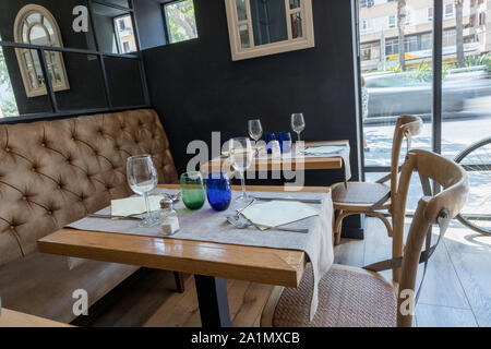 Restaurant Inneneinrichtung, Mallorca, Spanien, Europa Tische und Stühle Stockfoto