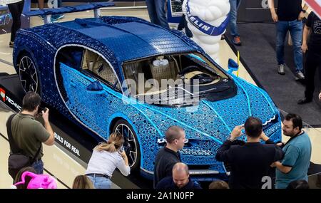 Bukarest, Rumänien - September 26, 2019: ein full-size Bugatti Chiron komplett aus Lego Steinen ist der Öffentlichkeit im Rahmen einer Pressekonferenz im Buch vorgestellt Stockfoto