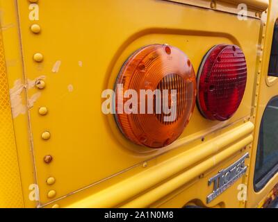 Bukarest, Rumänien - 26. September 2019: Eine klassische amerikanische School Bus von Thomas Built Buses auf Freightliner FS-65 Chassis ist in Bukarest geparkt. Stockfoto