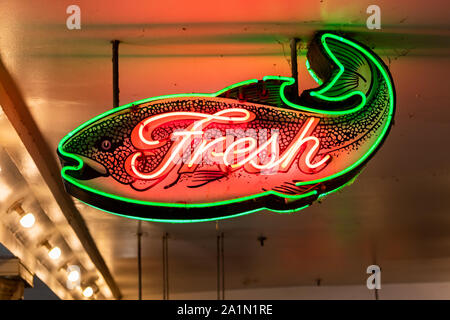 Seattle, USA: Oktober 5, 2018: Frischer Fisch Leuchtreklame Stockfoto