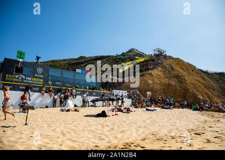 Publikum am Strand während der TEV Billabong Pro Ericeira2019, QS 10.000, in Ericeira. Stockfoto