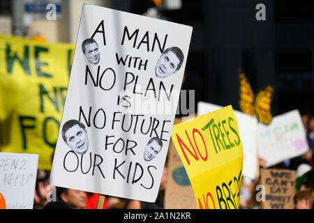 Ein Demonstrator kritisiert die kanadischen Konservativen Andrew Scheer während des globalen Klimas Streik in Toronto, Ontario am 27. September 2017. Stockfoto