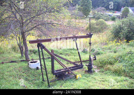 Pumpen-Buchse auf ein Öl mieten. Bradford Ölfelder, in der Nähe von Bolivar, New York, USA Stockfoto