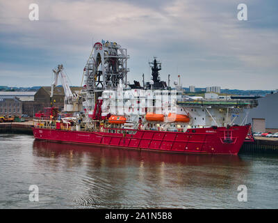 Öl von der Industrie unterstützt Schiff Seawell Anker im Hafen von Aberdeen, Schottland, Großbritannien - 2007 erbaut Stockfoto