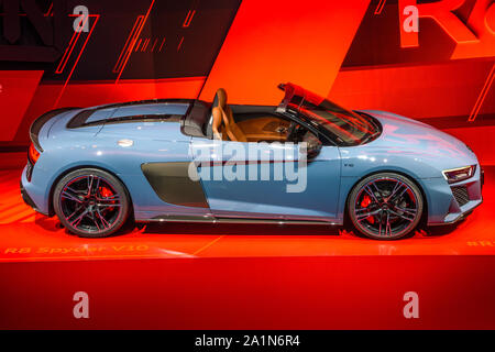 FRANKFURT, Deutschland - September 2019: Himmel blau AUDI R8 V10 Typ 4S PERFORMANCE QUATTRO, IAA International Motor Show Auto Ausstellung. Stockfoto