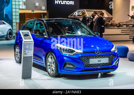 FRANKFURT, Deutschland - September 2019: blue Hyundai I20 Fließheck, IAA International Motor Show Auto Ausstellung. Stockfoto
