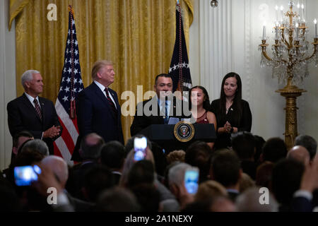 Washington, Vereinigte Staaten von Amerika. 27 Sep, 2019. United States Border Patrol-Agenten Jose L. Avina spricht während der Hispanic Heritage Monat Empfang im Weißen Haus in Washington, DC, USA am 27. September 2019. Credit: Stefani Reynolds/CNP | Verwendung der weltweiten Kredit: dpa/Alamy leben Nachrichten Stockfoto