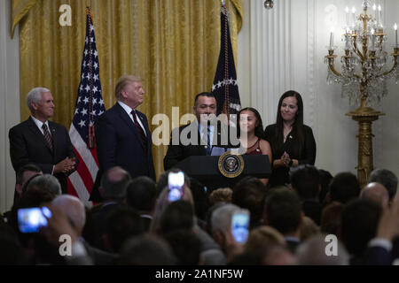 Washington, District of Columbia, USA. 27 Sep, 2019. United States Border Patrol-Agenten Jose L. Avina spricht während der Hispanic Heritage Monat Empfang im Weißen Haus in Washington, DC, USA am 27. September 2019. Credit: Stefani Reynolds/CNP/ZUMA Draht/Alamy leben Nachrichten Stockfoto