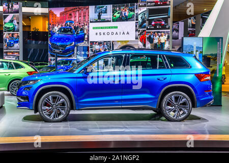 FRANKFURT, Deutschland - September 2019: blauer SKODA KODIAQ SUV, Iaa Auto Ausstellung. Stockfoto