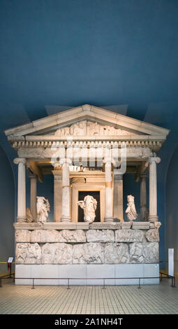 Die nereide Denkmal, Zimmer 17 des British Museum, mit erheblichen Kopie Raum über. Lykischen Sammlung. Grab mit Meerblick - Nymphen. Stockfoto