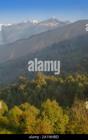 Berglandschaft im Östlichen Himalaya Stockfoto