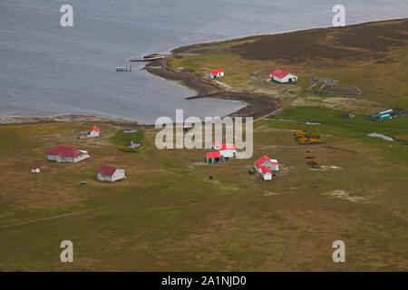 Luftaufnahme der Siedlung auf der trostlosen Insel Falkland Inseln Stockfoto