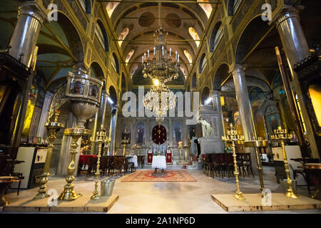 Burgas, Bulgarien - 22. Juni 2019: Im Inneren der Kirche St. Bogoroditza in Burgas, Bulgarien Stockfoto