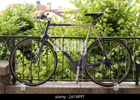 Lausanne, Schweiz - 29. Juli 2019: eine Cilo Fahrrad im alten Zentrum von Lausanne geparkt. Cilo war ein Schweizer Hersteller von Fahrrädern. Stockfoto