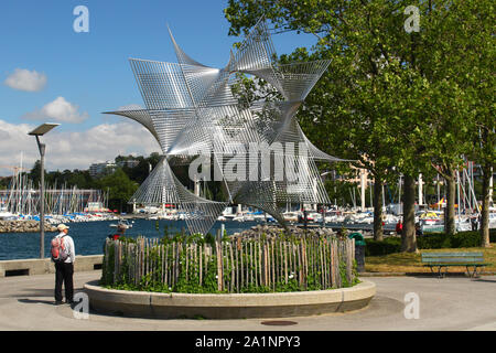 Lausanne, Schweiz - 29. Juli 2019: Die geometrische Skulptur Ouverture au Monde (Öffnung zur Welt) durch von Angel Duarte Jiménez in 1973 Stockfoto