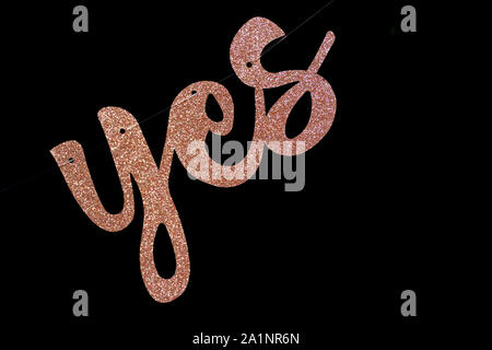 Cursive ja Zeichen auf schwarzem Hintergrund für Vereinbarungen, Hochzeiten, und andere Wahl Konzepte im Geschäfts- oder Privatleben. Stockfoto